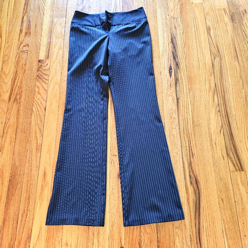 Super cute rayon blend low-waisted dress pants two pockets in the front size Xs